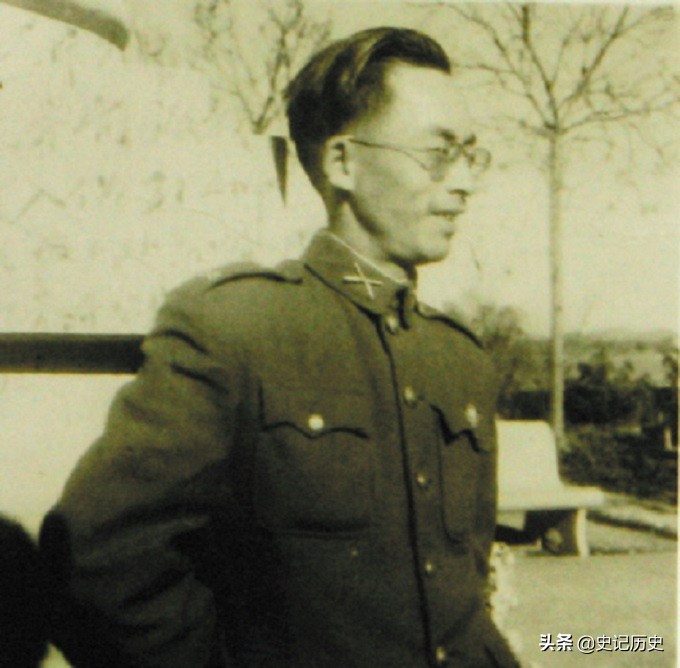 1949年一国民党副师长被我军俘虏，却淡定回答：我是中央军委的人