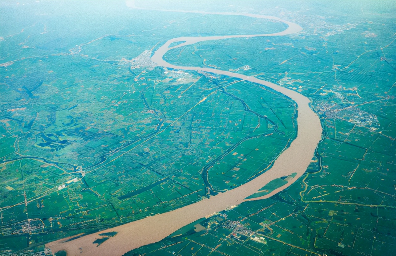 中国最长的河流是什么河(中国最长的河流是什么河流有名的物产)