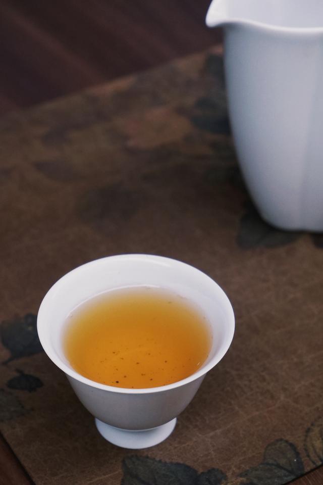 红茶：一场秋雨，一场凉，予你一杯温暖