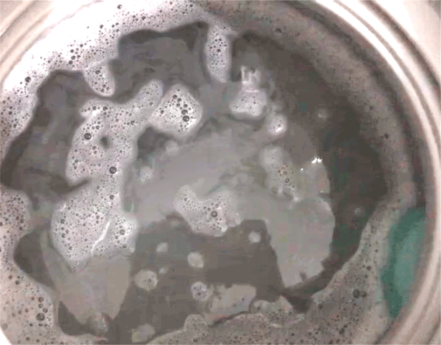 滚筒洗衣机怎么清理里面的脏东西(滚筒洗衣机怎么清理里面的脏东西视频)