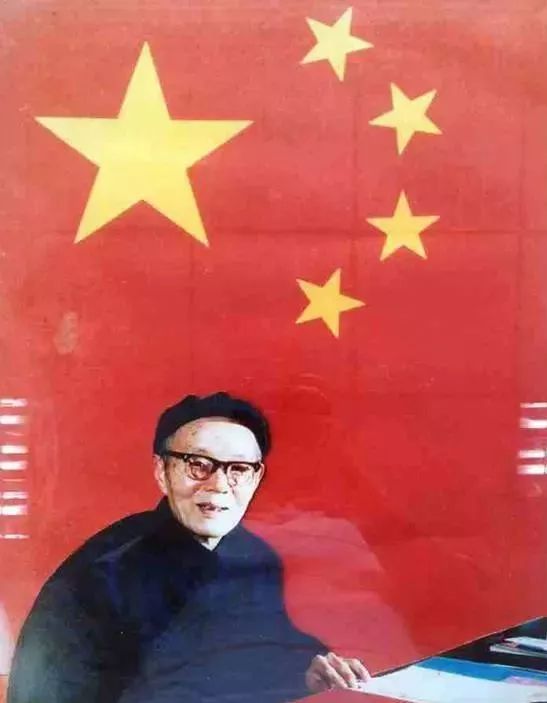 他是新中国国旗设计者，这个特殊身份让他后半生波澜起伏……